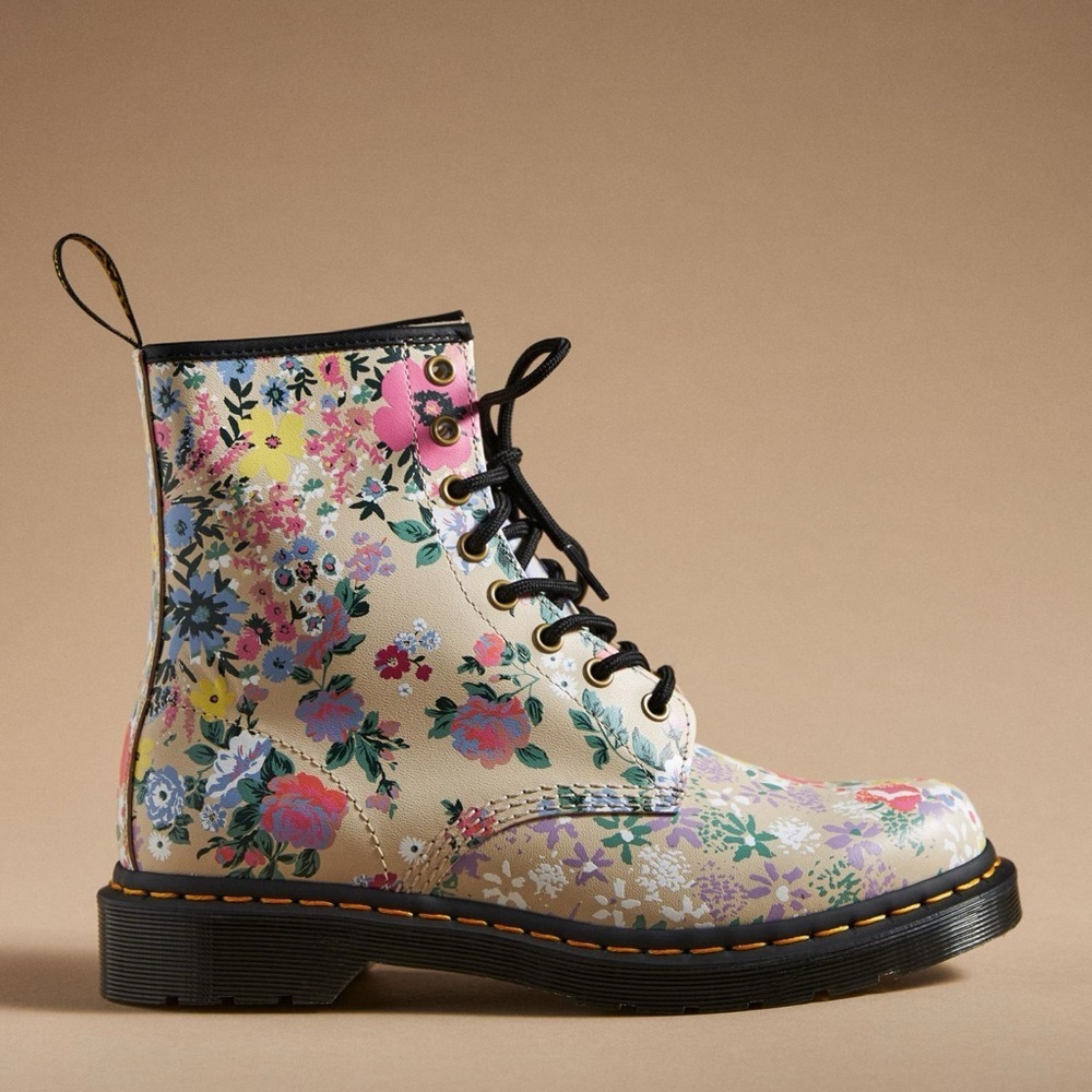 NWT DR. MARTENS FLORAL LEATHER LACE UP BOOTS